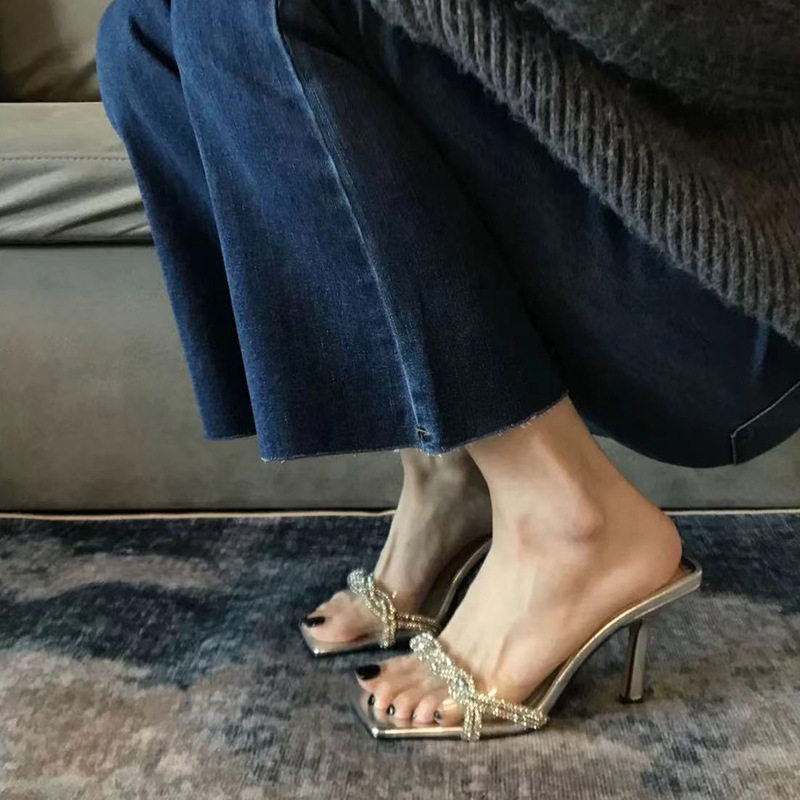 银色拖鞋女款夏天2026年新款爆款网红法式水钻细跟方头露趾高跟鞋