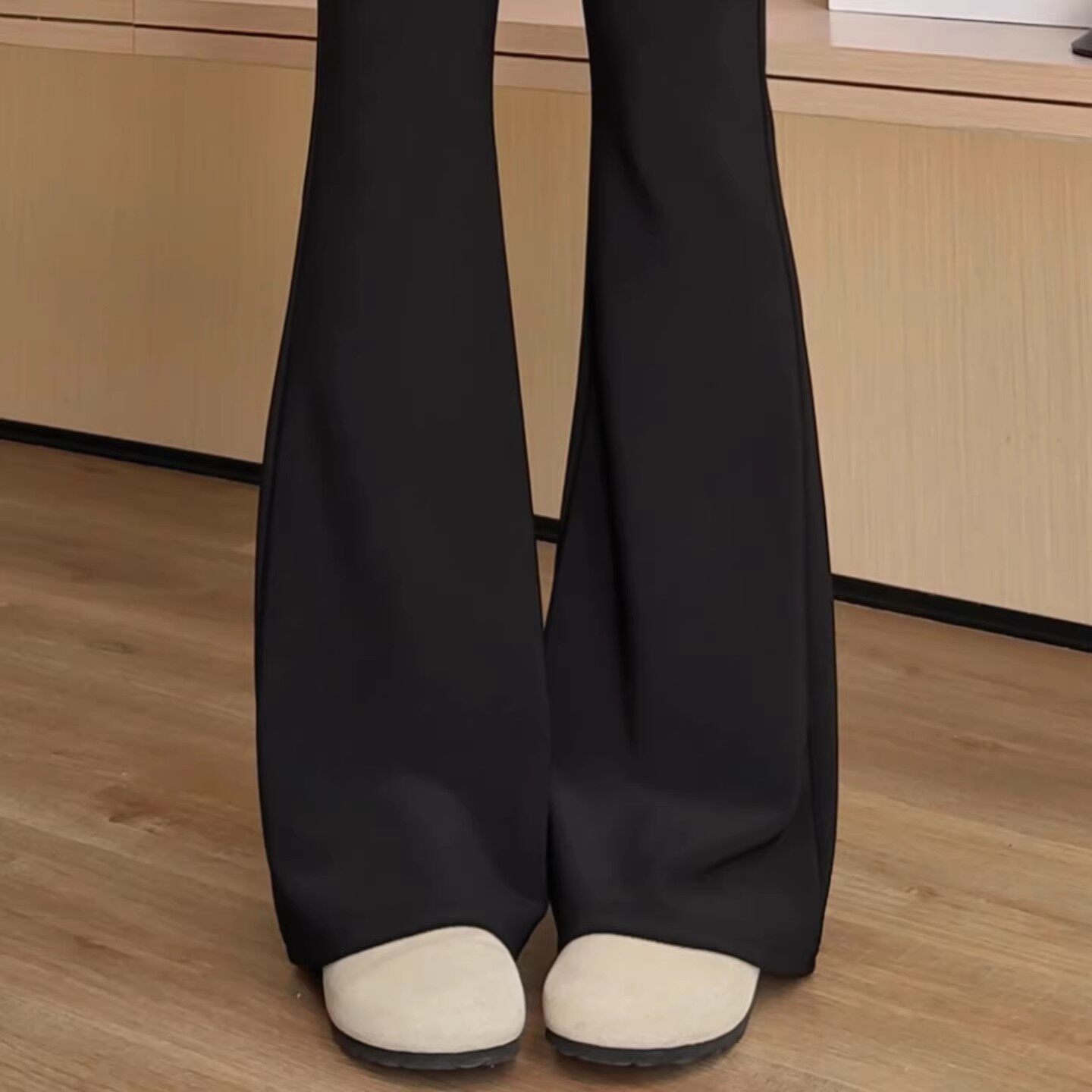 黑色微喇叭裤子女春款2026新款小个子胖mm大码显瘦高腰垂感西装裤