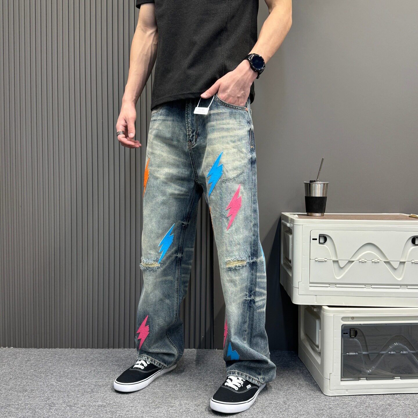 新款多巴胺水洗复古闪电贴皮刺绣牛仔裤男士潮牌宽松直筒阔腿裤子