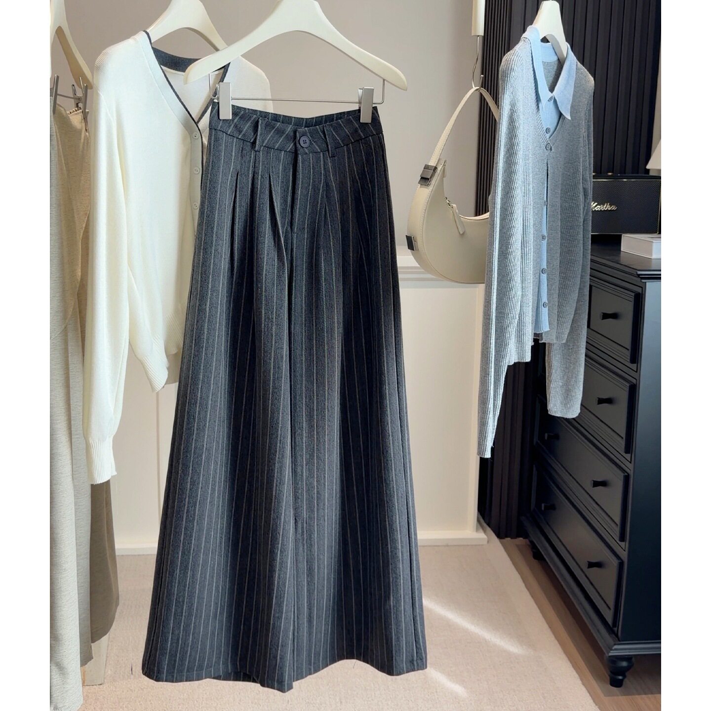 老钱风灰条纹休闲西装阔腿裤女春新款慵懒松弛垂坠感宽松休闲长裤