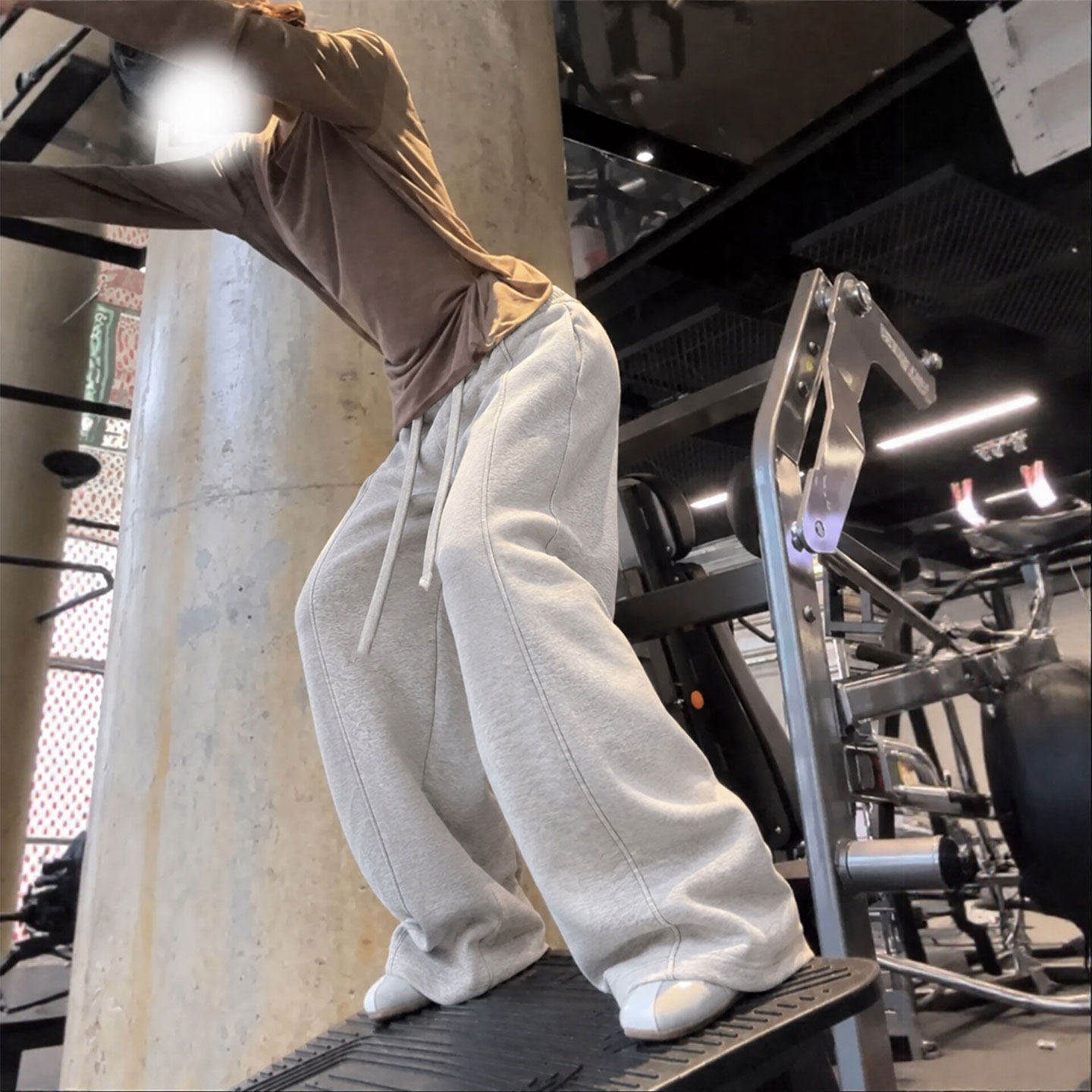 弯刀运动卫裤女2026新款秋白色冬加绒高腰显瘦适合胖mm特大码裤子