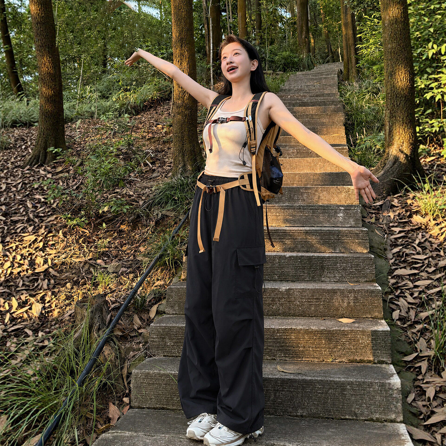 黑色速干工装裤女夏薄款2026新款登山伞兵裤小个子防晒冰丝运动裤