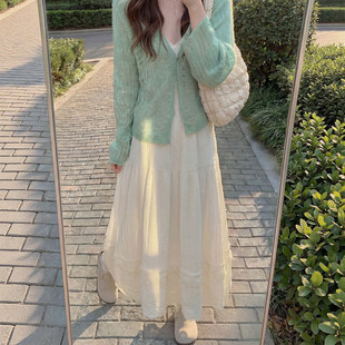 白色毛绒针织半身裙女冬季高腰a字大摆裙垂坠感中长款蓬蓬蛋糕裙