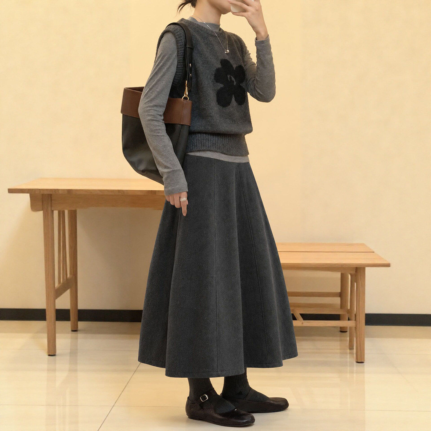 灰色毛呢半身裙女春秋冬2026新款高腰a字伞裙中长款羊毛花苞裙子