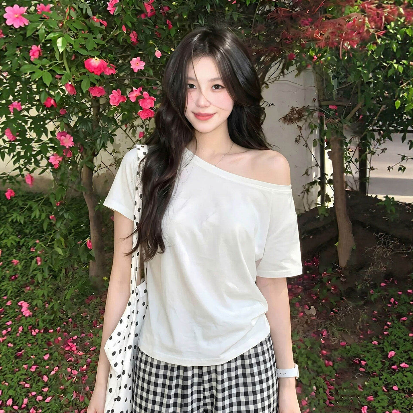 白色斜肩设计感小众短袖T恤夏季女韩系宽松显瘦大码漂亮露肩上衣