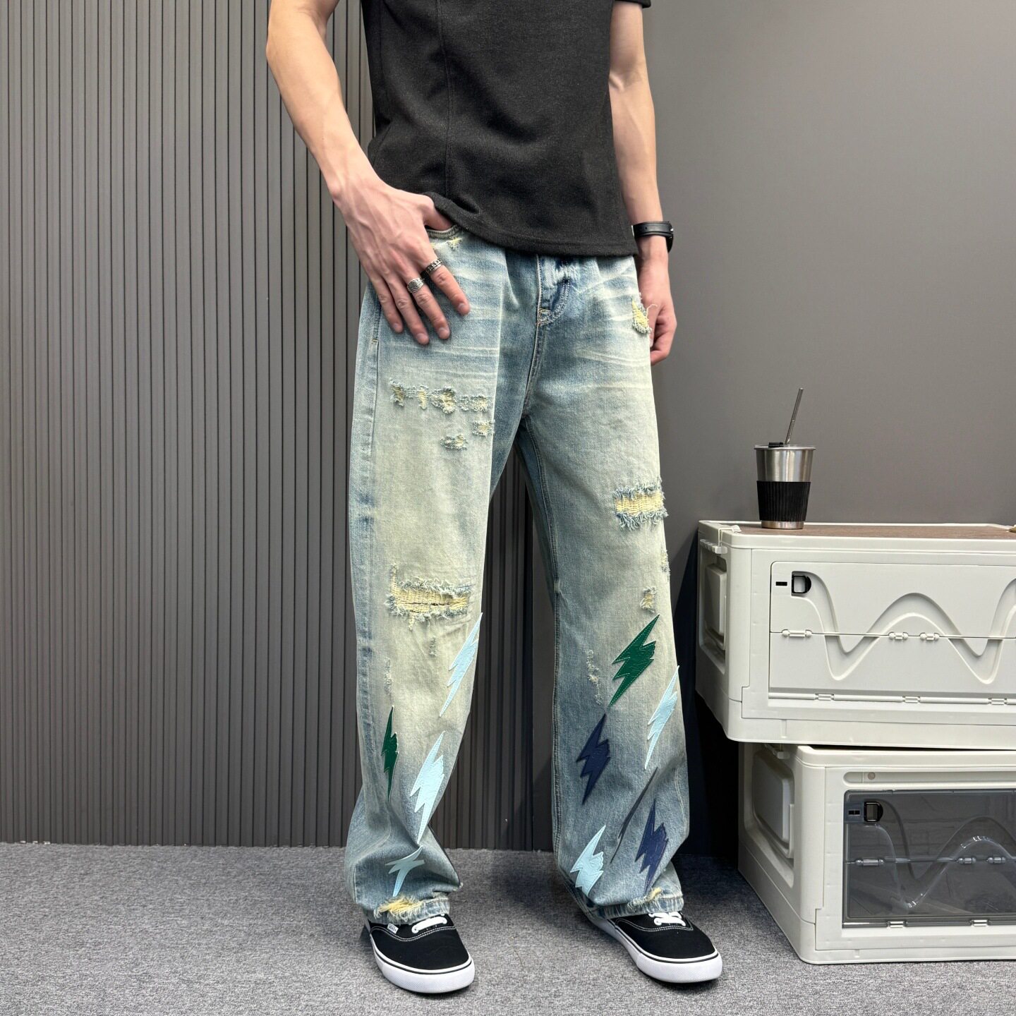 潮牌美式拼皮刺绣破洞牛仔裤男士个性水洗做旧宽松直筒阔腿长裤子