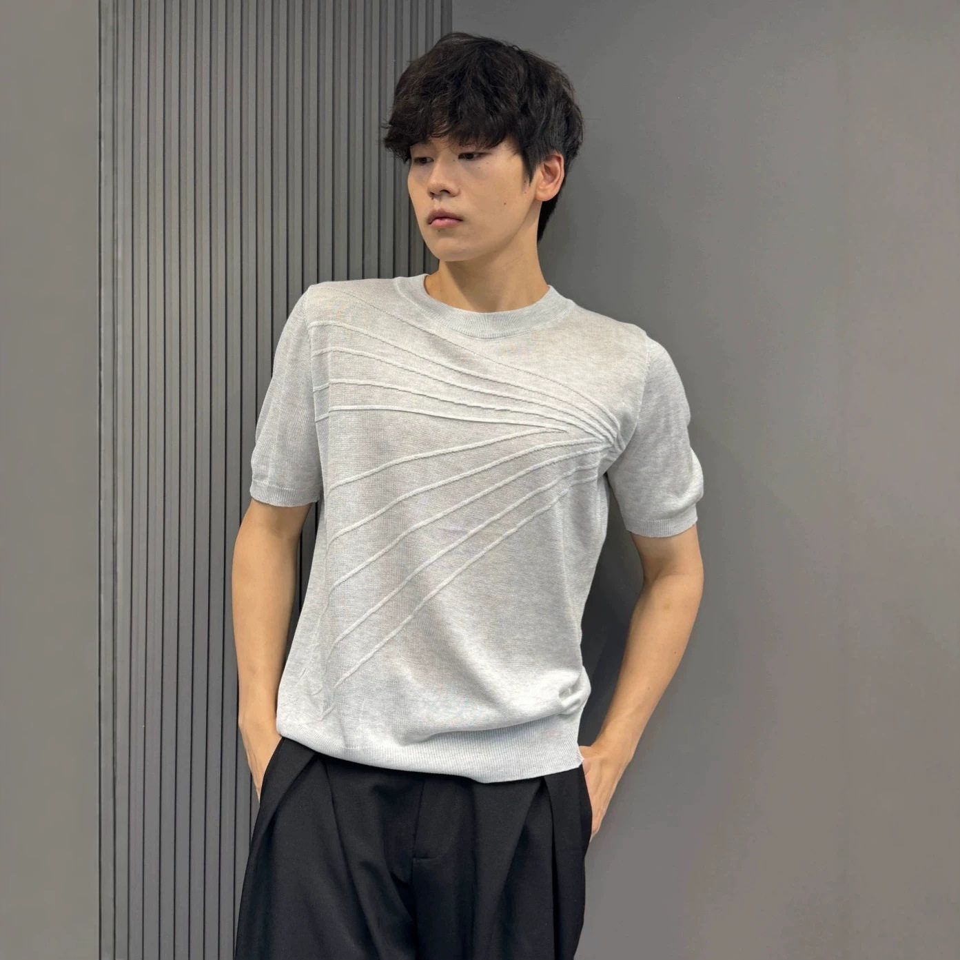 新款小众斜纹针织衫男夏季浅灰色圆领修身显瘦潮流休闲短袖潮