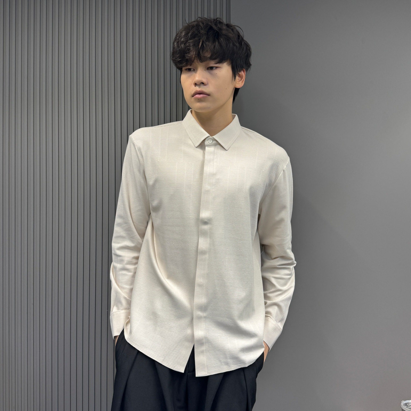 松弛高智感杏色翻领衬衫男士高级感痞帅长袖暗扣轻奢肌理感衬衣潮