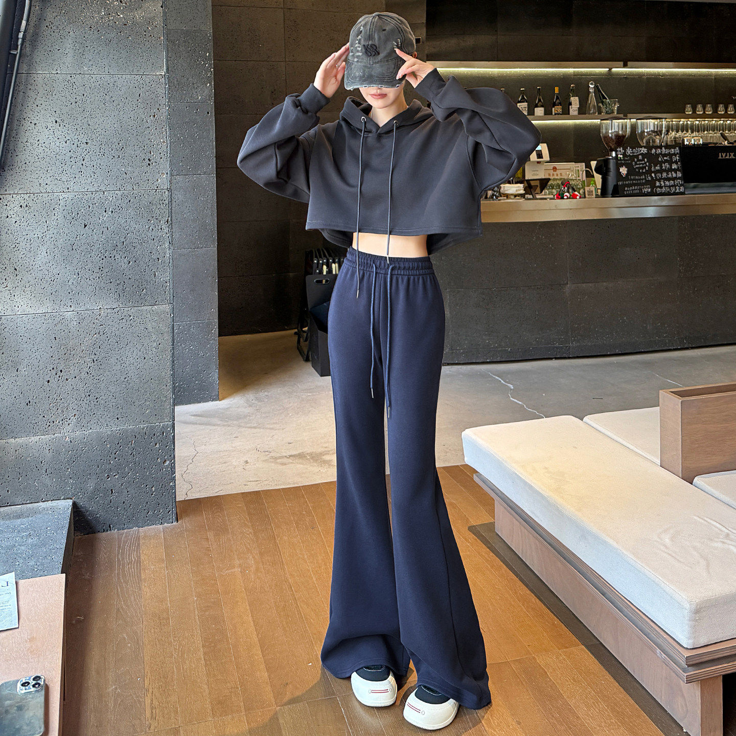 藏青色微喇运动裤女春秋季2026新款卫裤小个子韩系高腰显瘦喇叭裤