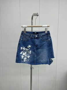 高品质夏季 开叉 牛仔复古半身裙工艺刺绣花朵浅蓝色新款