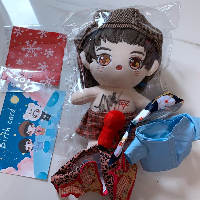 华晨宇亲笔签名娃娃公仔玩偶红色话筒演唱会典藏版可拆卸换装玩偶