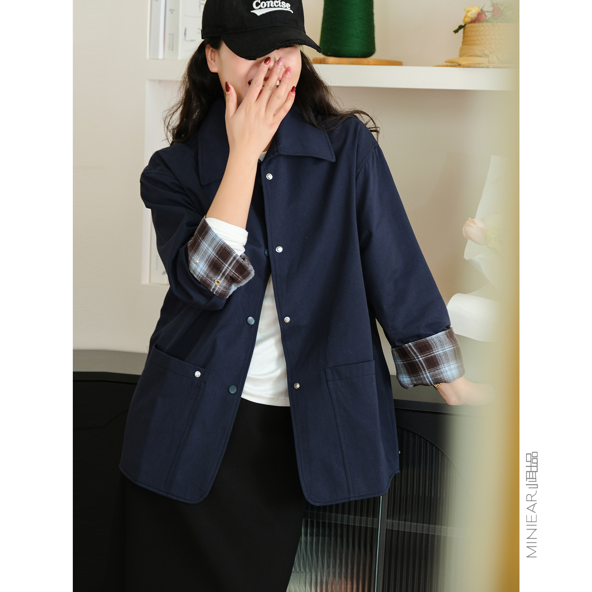 设计感袖口拼接格子翻领外套