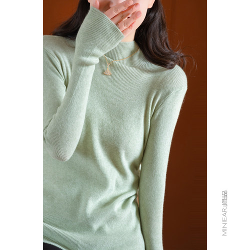 舒适兔绒半高领毛衣减龄纯色