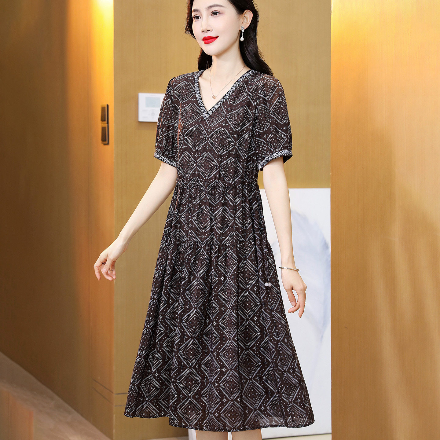 夏季短袖印花真丝连衣裙女2026新款宽松收腰显瘦中长款桑蚕丝裙子