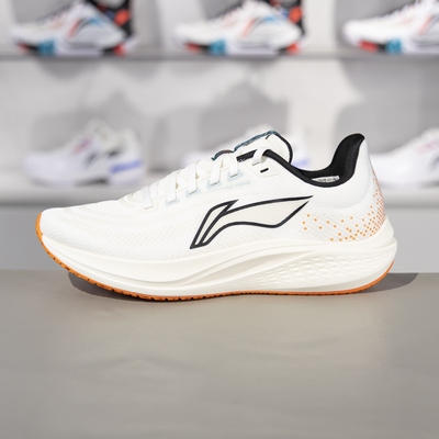 李宁男子跑鞋减震回弹