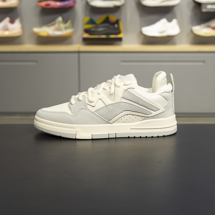 李宁车缝线系带男子低帮滑板鞋