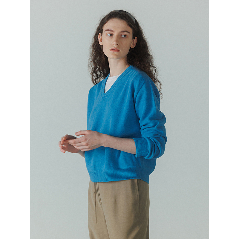 LINHOUSE复古v领蓝色毛衣