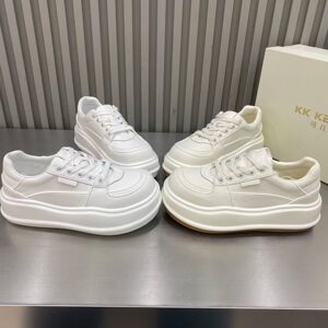 厚底小白鞋女2026春季新款系带圆头百搭增高休闲板鞋面包鞋运动鞋