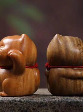 绿檀木雕手把件招财猫檀木可爱猫咪办公桌叮当猫招手来财小摆件