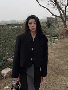 小众设计师款 新款 金属扣短款 春秋季 宽松高级外套女 复古西装 洛边