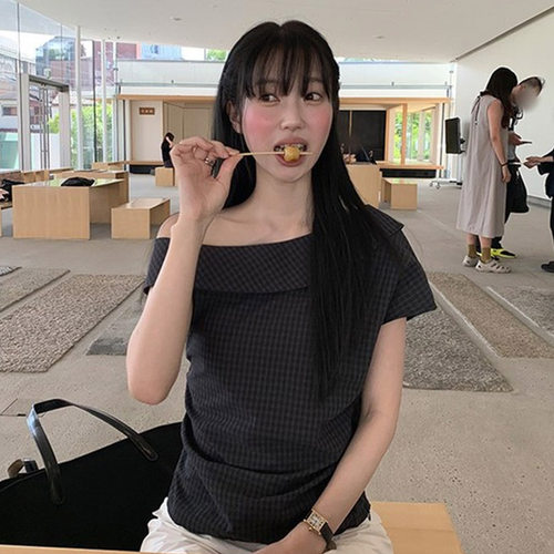 韩国代购直邮2026夏Flily设计感时尚修身斜肩领淑女显瘦短袖T恤