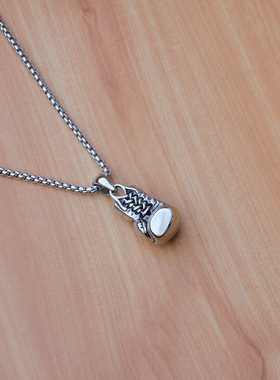 欧美时尚复古男士拳头项链运动钛钢潮人个性不锈钢项坠项男女吊坠