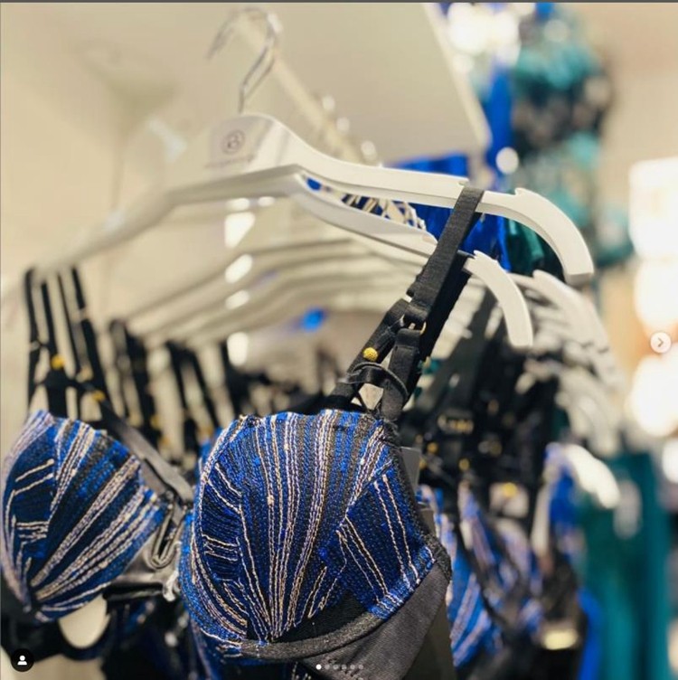 法单r轻奢线rose精致刺绣花纹超薄大胸显小薄棉防下垂内衣文胸