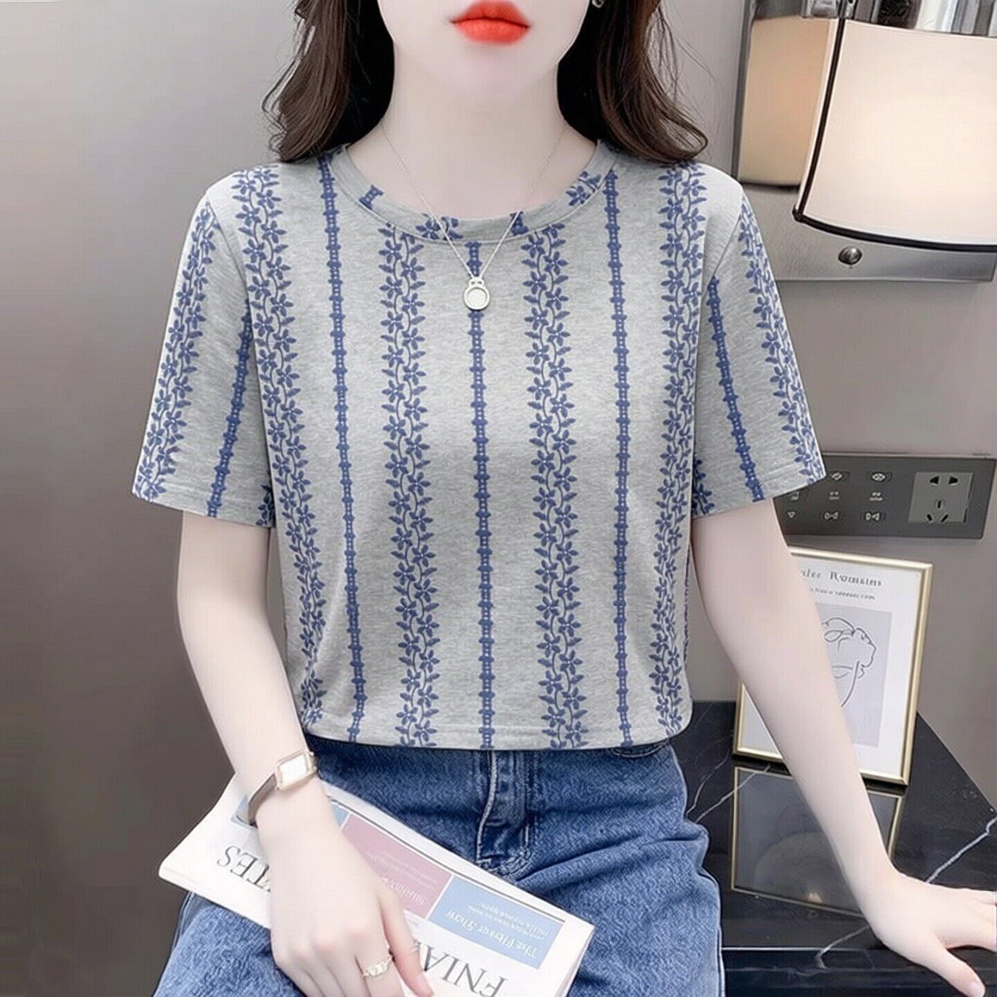 新款灰底蓝花T恤女2026夏季宽松体恤女装温柔显瘦圆领短袖上衣潮