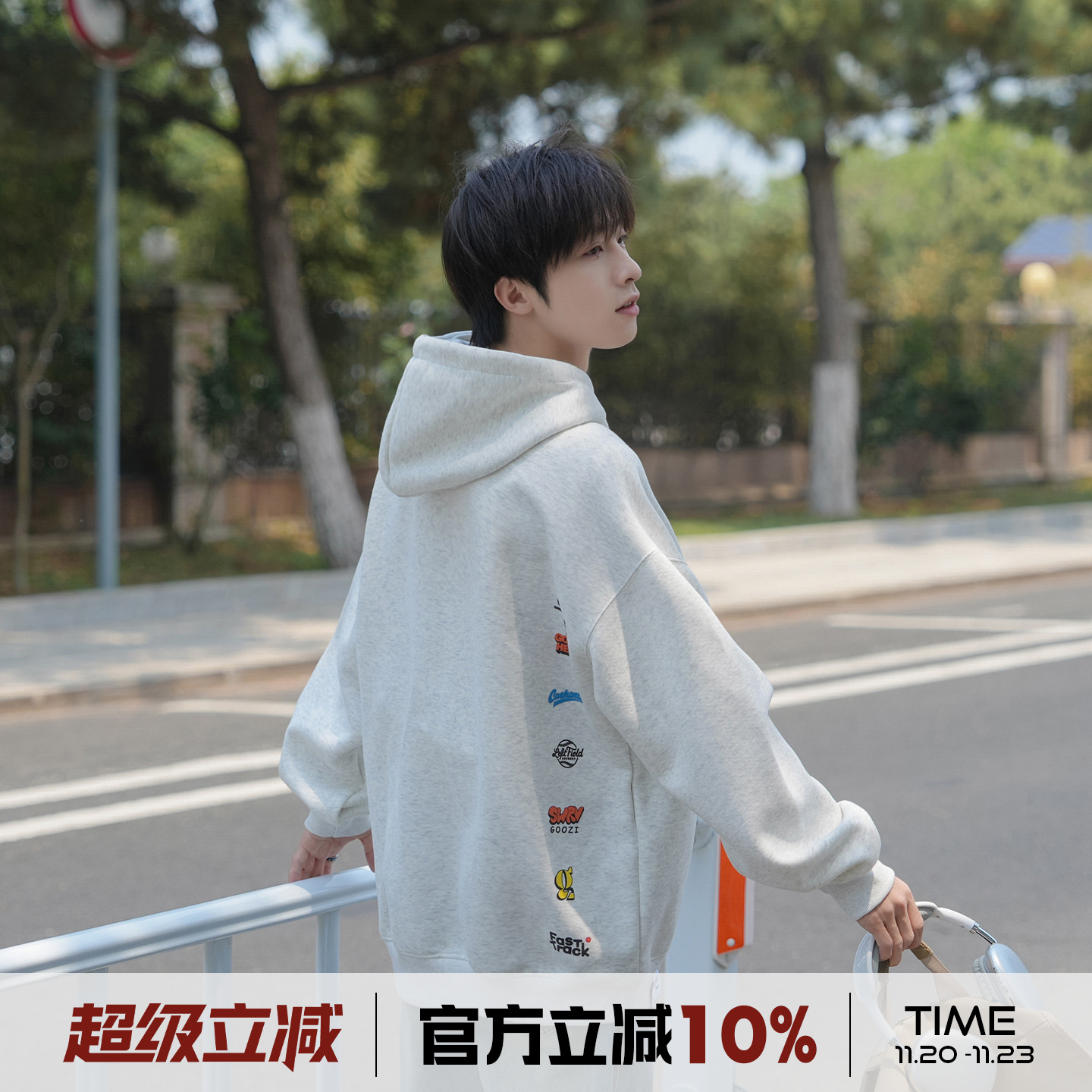 重磅灰色印花连帽卫衣