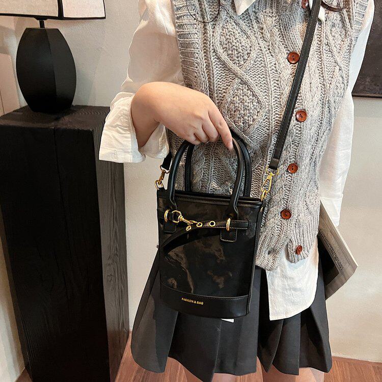 手提水桶包女韩版春季新款高级感时尚百搭单肩包2025小众设计女包
