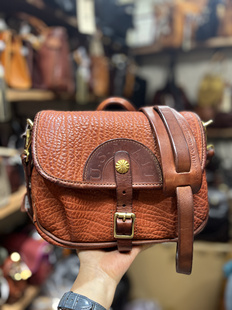 制道复古摔纹牛皮水洗邮差包手提单肩斜挎包翻盖通勤休闲包L8984