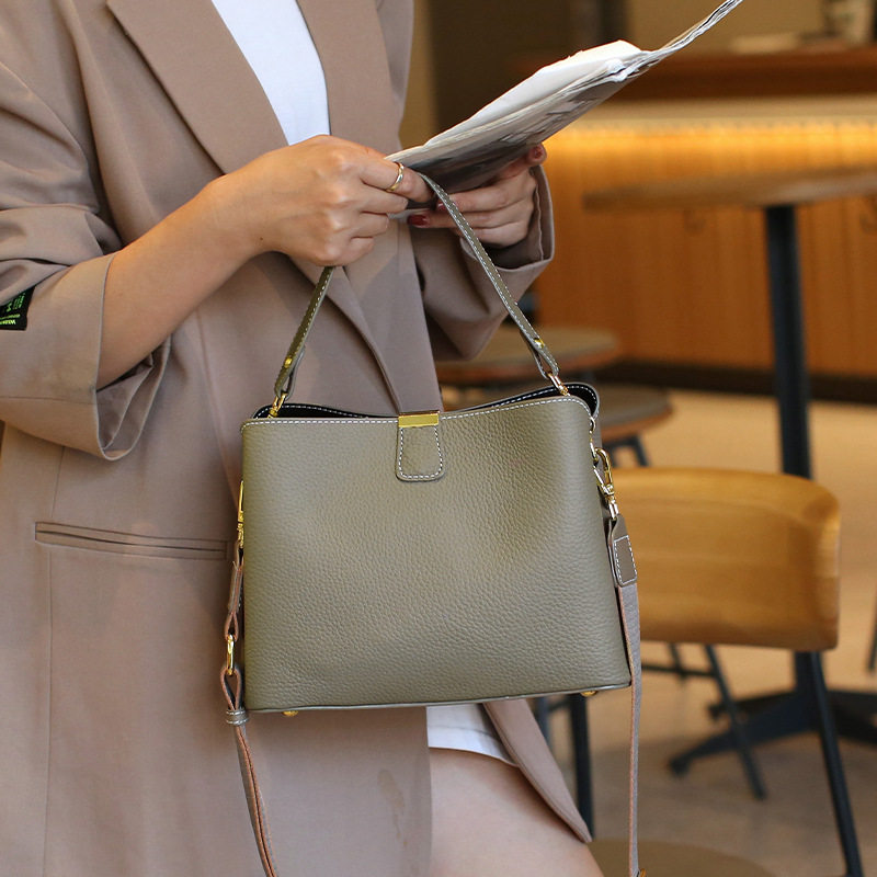 斜挎包女2026新款头层牛皮小水桶包百搭单肩斜挎真皮大容量手提包