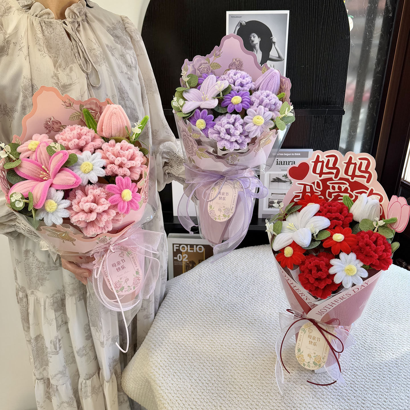 手工扭扭棒康乃馨玫瑰郁金香成品国风旗袍花束妈妈生日教师节礼物
