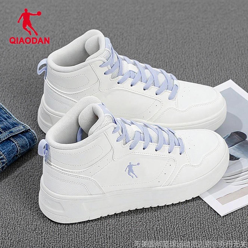 女鞋乔丹皮面休闲高帮板鞋