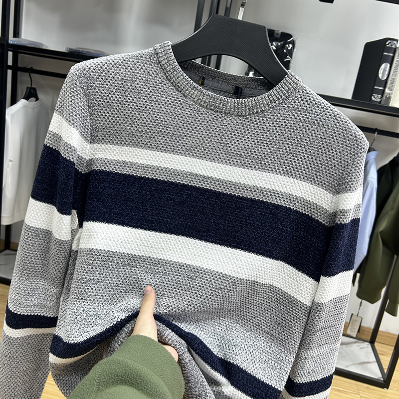 潮流慵懒风圆领撞色休闲针织衫男青年时髦软糯修身套头打底毛衫