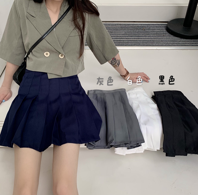 Real photo of pleated skirt with high waist and thin body