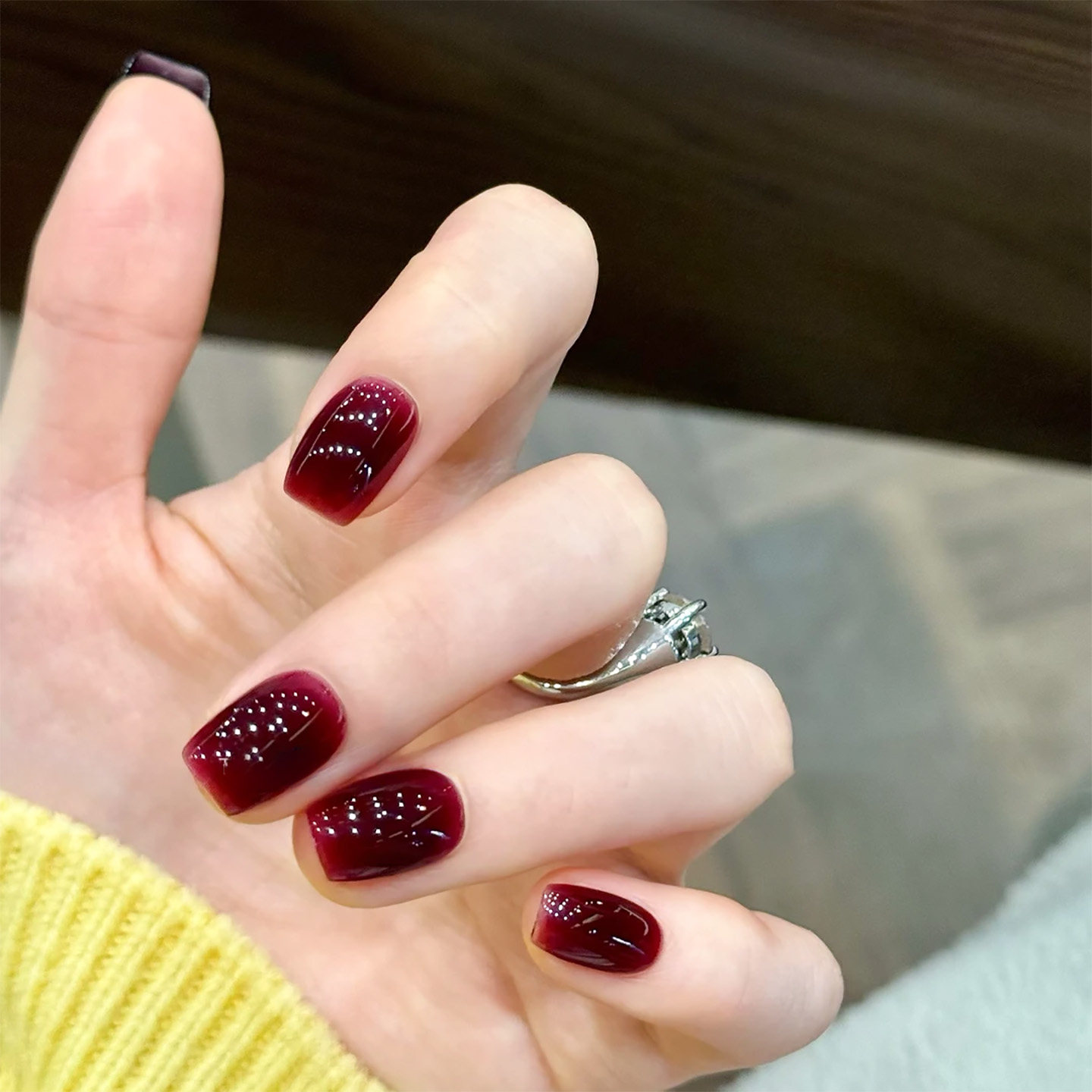 2025年新款网红黑加仑酒红晕染美甲显白穿戴甲纯手工高级感短款,彩妆/香水/美妆工具,穿戴甲/甲片,淘宝优惠券,粉丝福利购,淘宝优惠卷