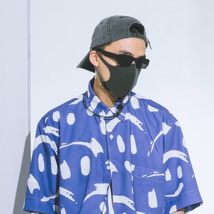 玩乐局Onceok 任选三件 街头涂鸦笑脸日系复古男花衬衫 249元