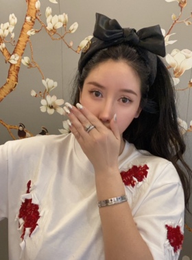 设计师Pantterfly重工钉珠火龙果圆领短袖黑色白色T恤