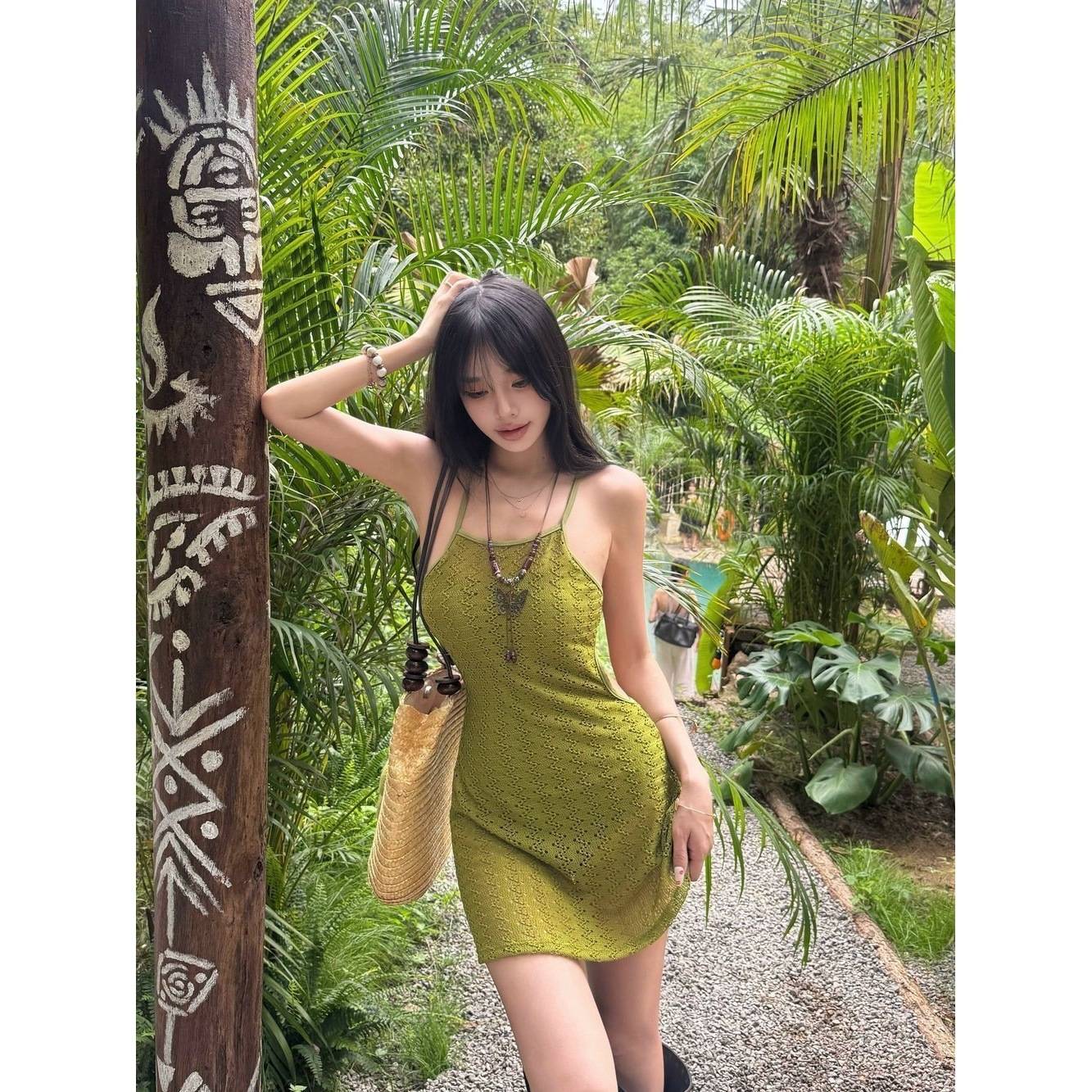 绿色显白韩系少女连衣裙露背性感显瘦带胸垫海边度假玩水泳衣女夏图片