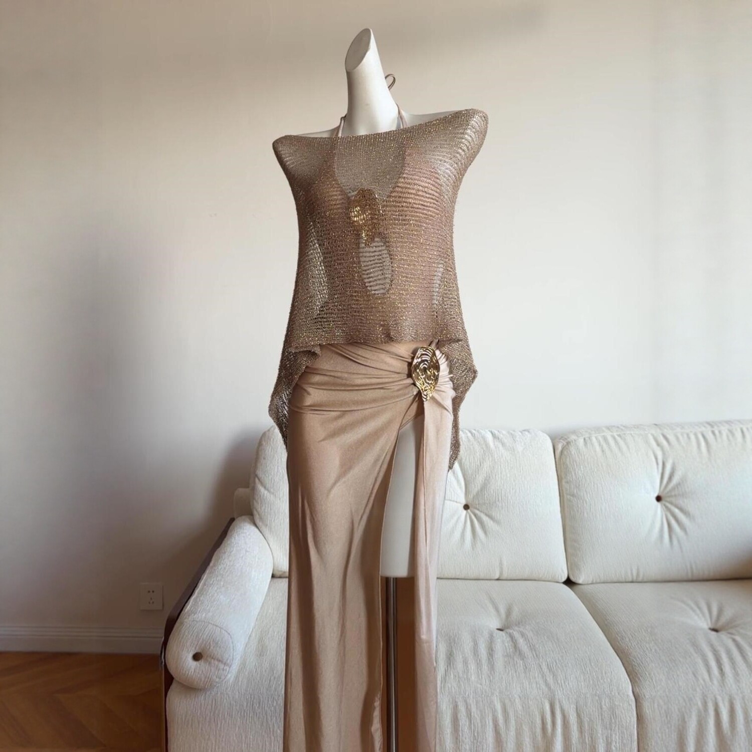 泳衣女露背挂脖香槟金高级感长裙连体纯欲风度假泳装沙滩泡温泉