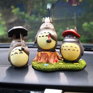 可爱龙猫创意车载摆件卡通动漫打伞公仔宫崎骏手办宫崎骏车载摆件