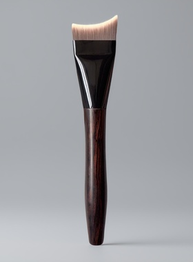 乌木月牙粉底刷无痕不吃粉斜角鱼尾粉底液盘刷超薄遮瑕化妆刷
