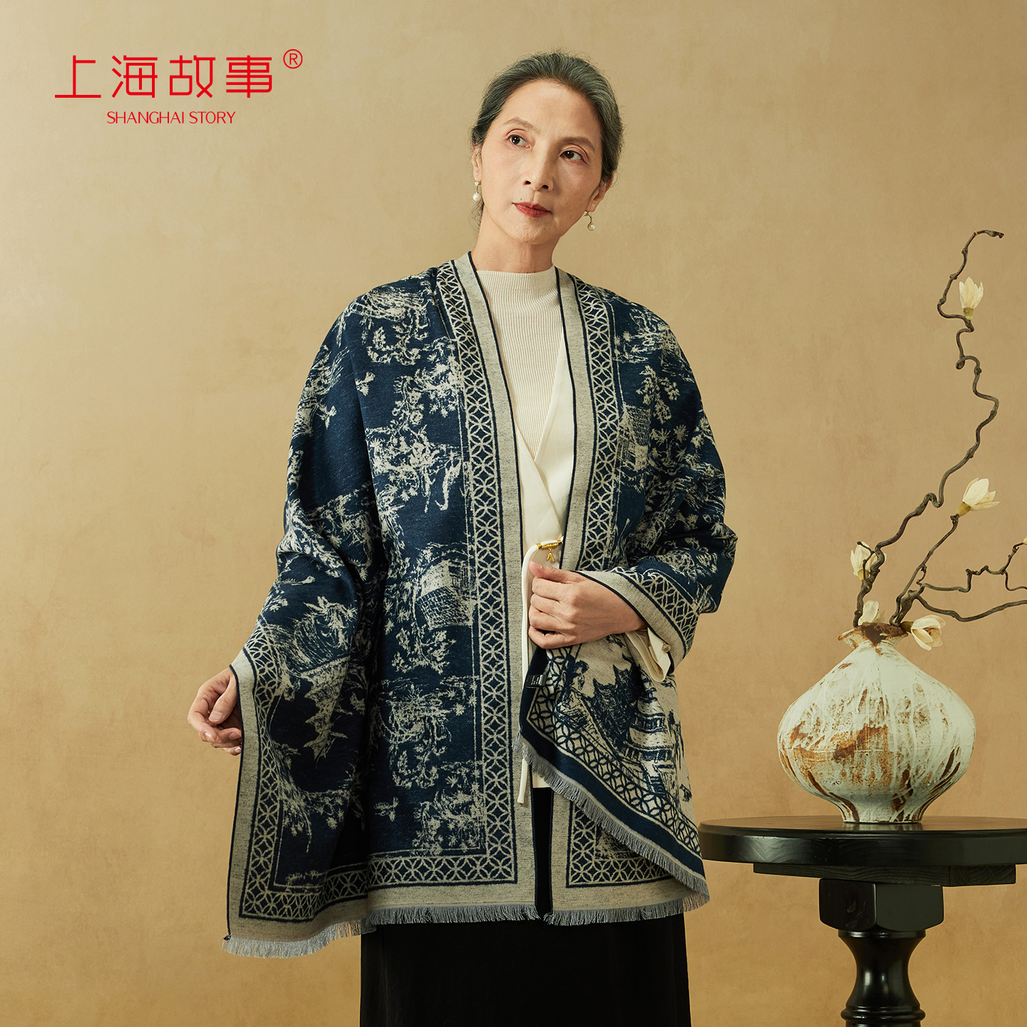 上海故事2025秋冬新品加厚保暖桑蚕丝围巾真丝绒披肩送长辈礼盒装