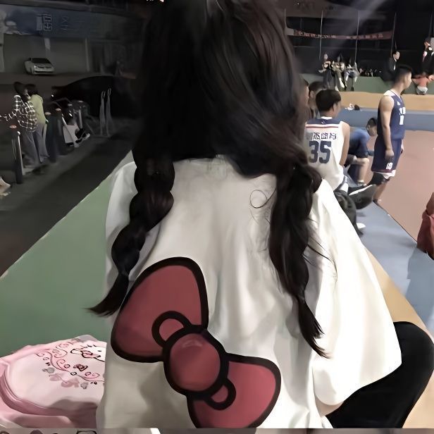 中大童2023夏天日系卡通凯蒂猫印花短袖t恤女童宽松学生夏季上衣图片