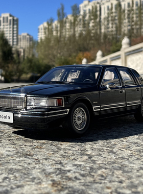 小光 1:18 林肯城市 Lincoln Town Car 汽车模型 合金全开 收藏