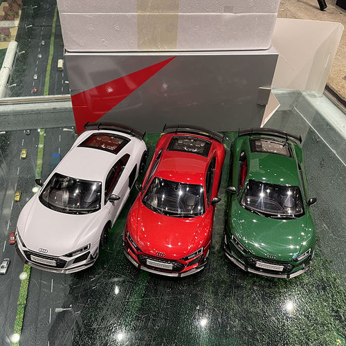 合金118奥迪R8汽车模型