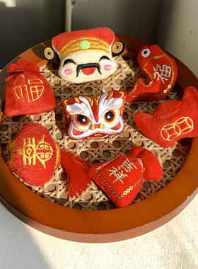 新年胸针可爱毛绒红色虎年小老虎挂件配饰别针围巾装饰配件男女