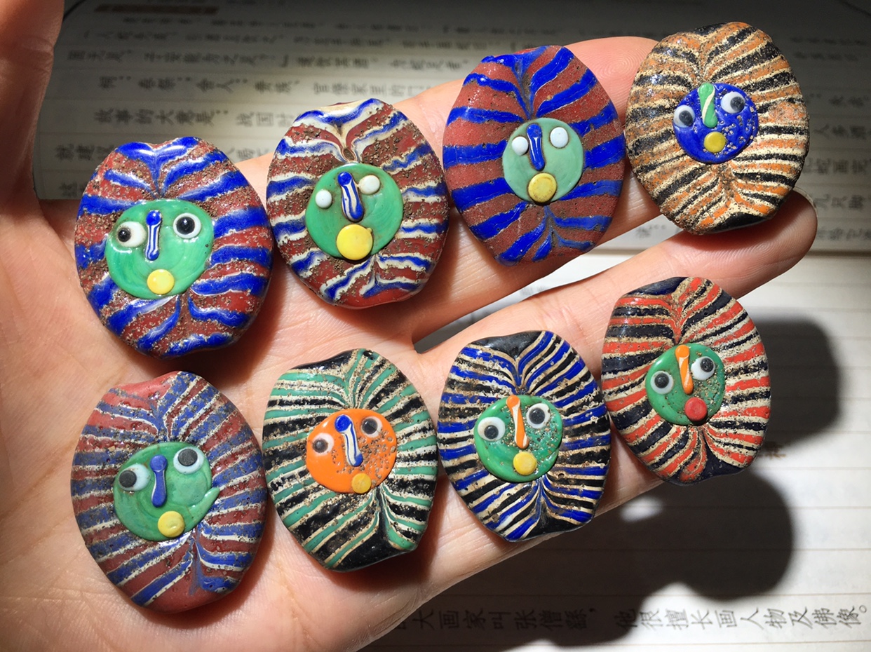 腓尼基人面琉璃脸谱琉璃吊坠背云锁骨链古法手工老琉璃可爱QQ人脸