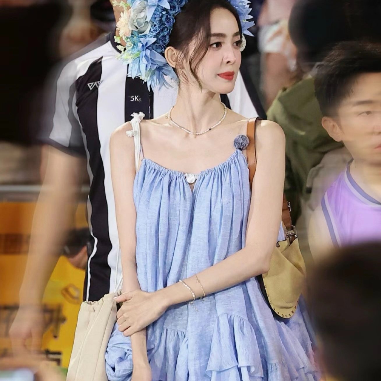 娜扎同款蓝色度假吊带衬衫夏季